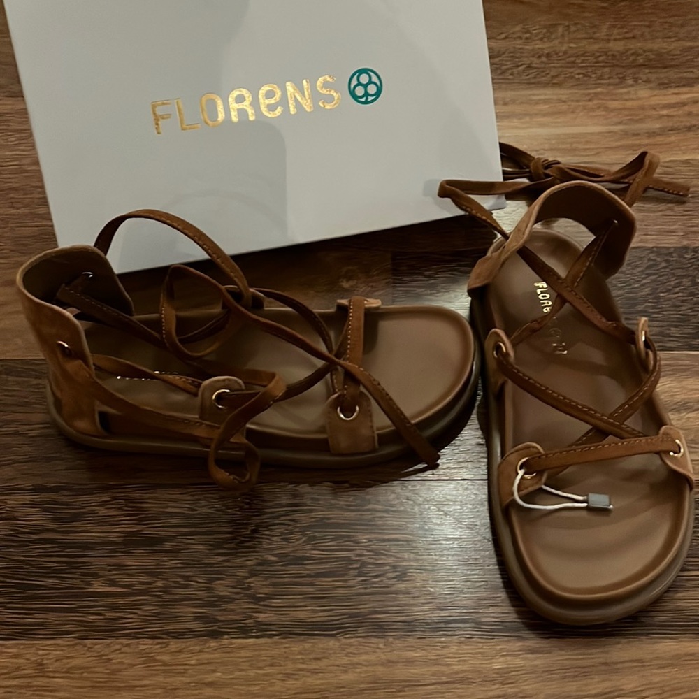 Florens Tan sandals girls Size 34 NEW in box suede top & rubber insole/sole